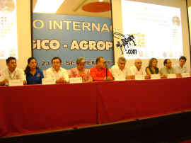 090921_simposio2.jpg (177561 bytes)